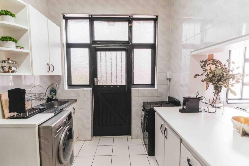 Cozy One-Bedroom In The Heart Of Sea Point Kapstadt Exterior foto